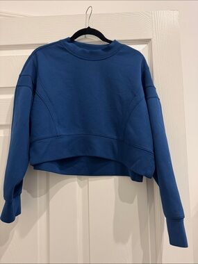 Cropped Boxy Crewneck Sweatshirt in Deep Blue